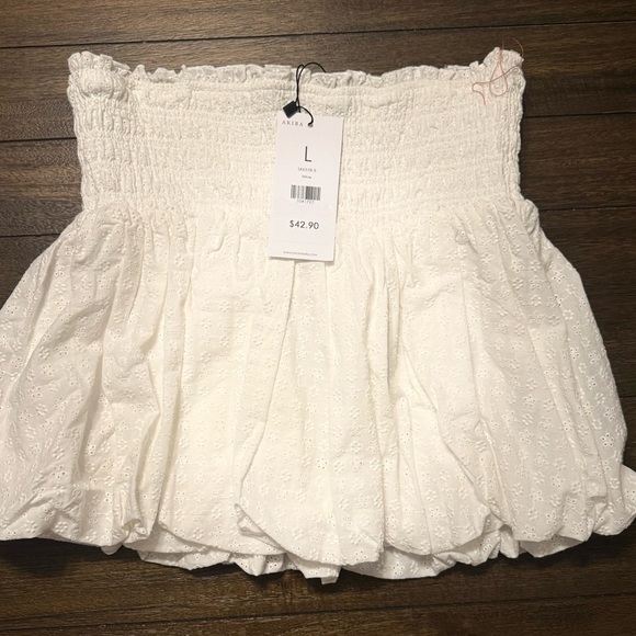 AKIRA White Eyelet Lace 2 Piece Set Ruffle Crop Top Smocked Mini Skirt Sz L NWT - Picture 4 of 4